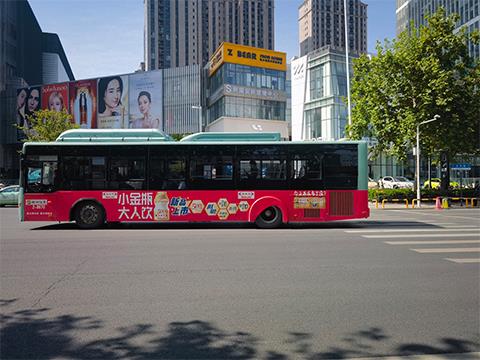 坐上公交看“花样”郑州